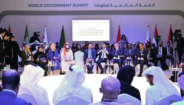 وزير الثقافة يبرز بدبي العناية الملكية بالشباب