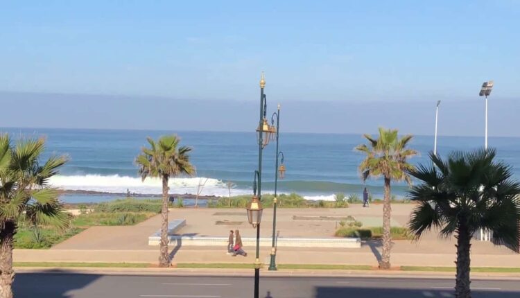 استياء كبير وسط الرباطيين بعد تشوه بلاط الكورنيش