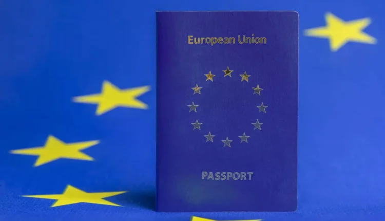 المغاربة يحتلون المرتبة الأولى في لائحة المجنسين بالاتحاد الأوروبي