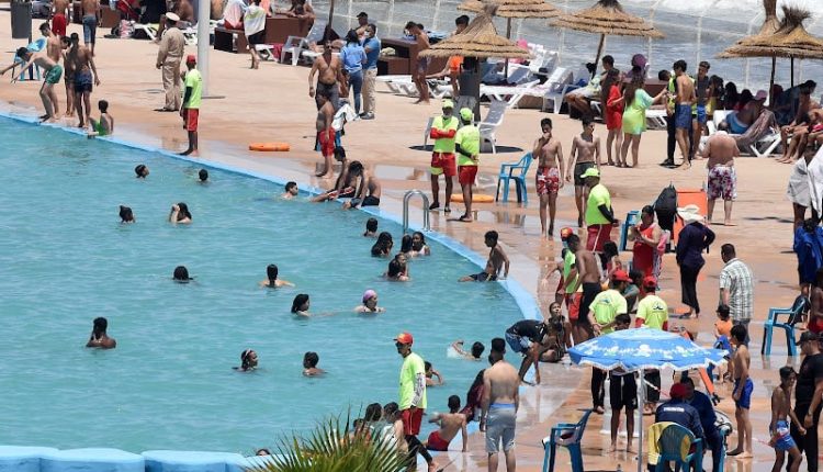 مخاطر ابتلاع مياه المسابح العمومية الملوثة بالبول